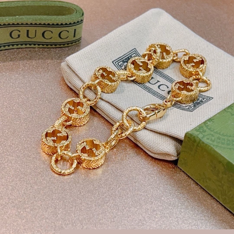 G*u*i bracelets